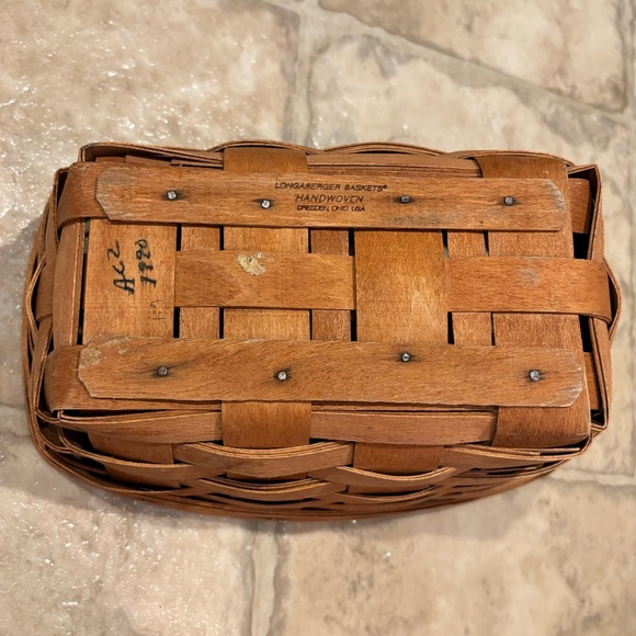 Longaberger 1990 Slanted Vegetable Basket EUC Signed - Picture 7 of 11